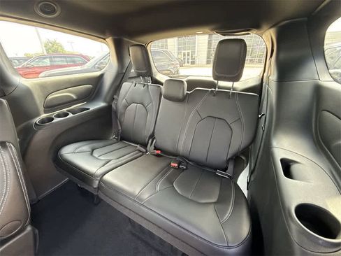 New 2025 Chrysler Pacifica Select image 13