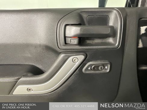 Used 2017 Jeep Wrangler Unlimited Rubicon AWD/4WD image 17