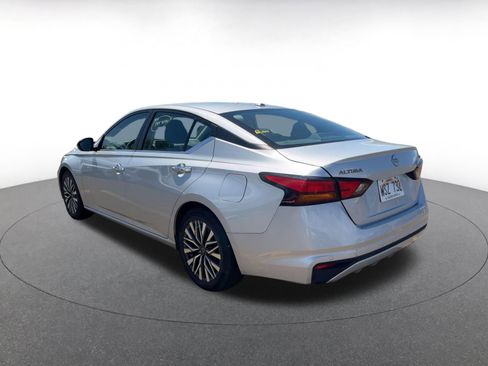 Used 2023 Nissan Altima 2.5 SV image 9
