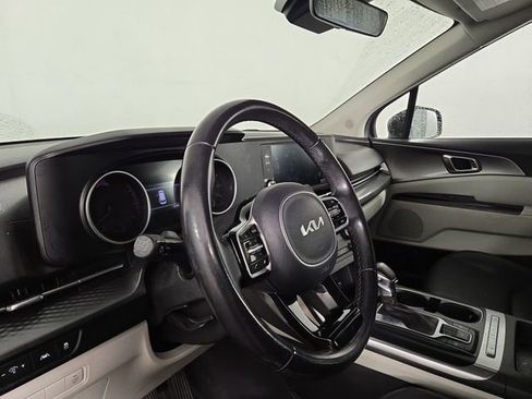 Used 2022 Kia Carnival LX image 14