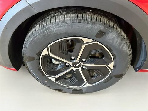 Used 2025 Kia Niro EX w/ EX Cold Weather Package FWD image 31