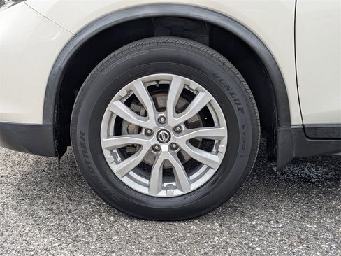 Used 2020 Nissan Rogue SV image 11