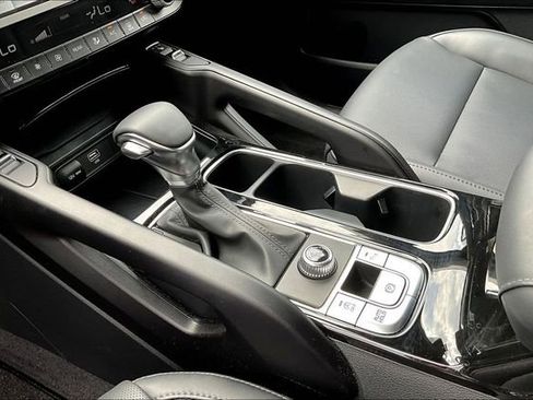 Used 2025 Kia Telluride S FWD image 18