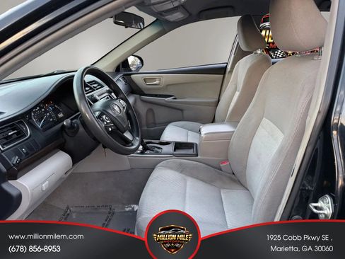 Used 2015 Toyota Camry LE FWD image 2
