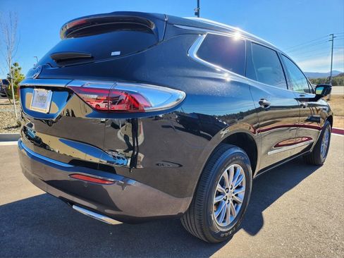 Used 2023 Buick Enclave Essence image 4