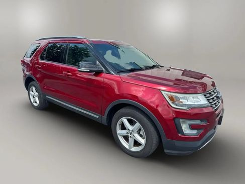 Used 2016 Ford Explorer XLT w/ Equipment Group 202A AWD/4WD image 6