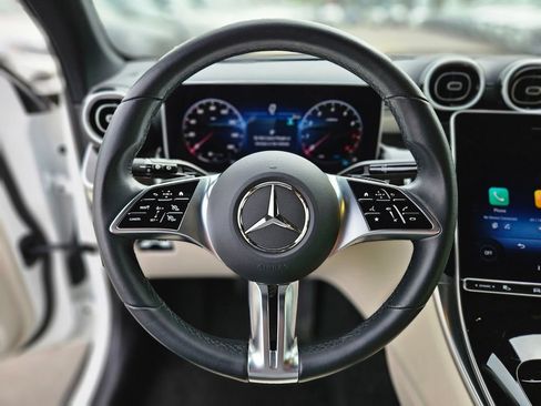 Used 2025 Mercedes-Benz GLC 300 4MATIC image 24