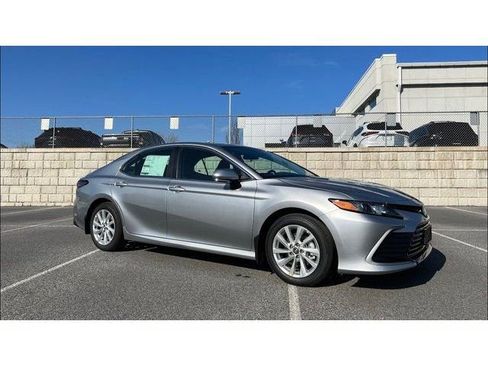 Used 2023 Toyota Camry SE image 1