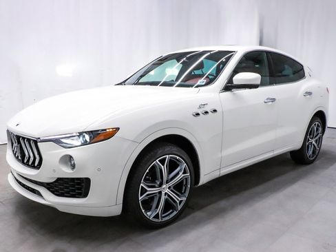 Used 2023 Maserati Levante GT image 3