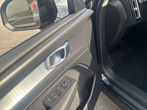 Used 2020 Volvo XC40 T5 Momentum image 7