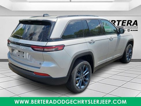 New 2026 Jeep Grand Cherokee Limited AWD/4WD image 4