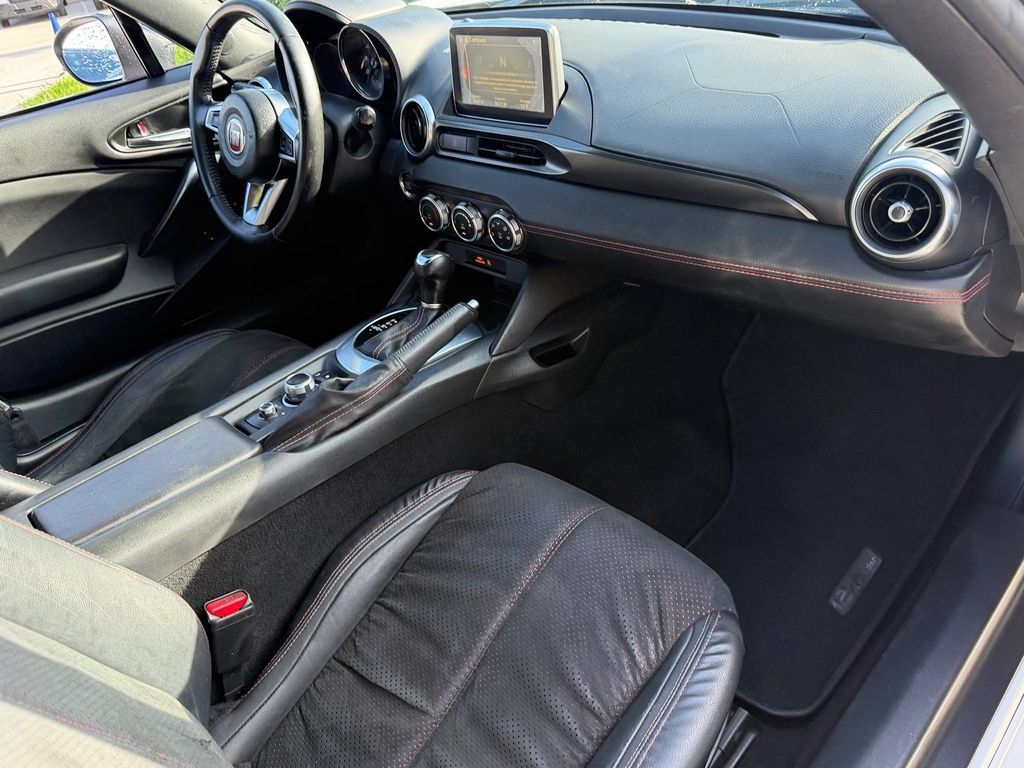 Used 2019 FIAT 124 Spider RWD image 13