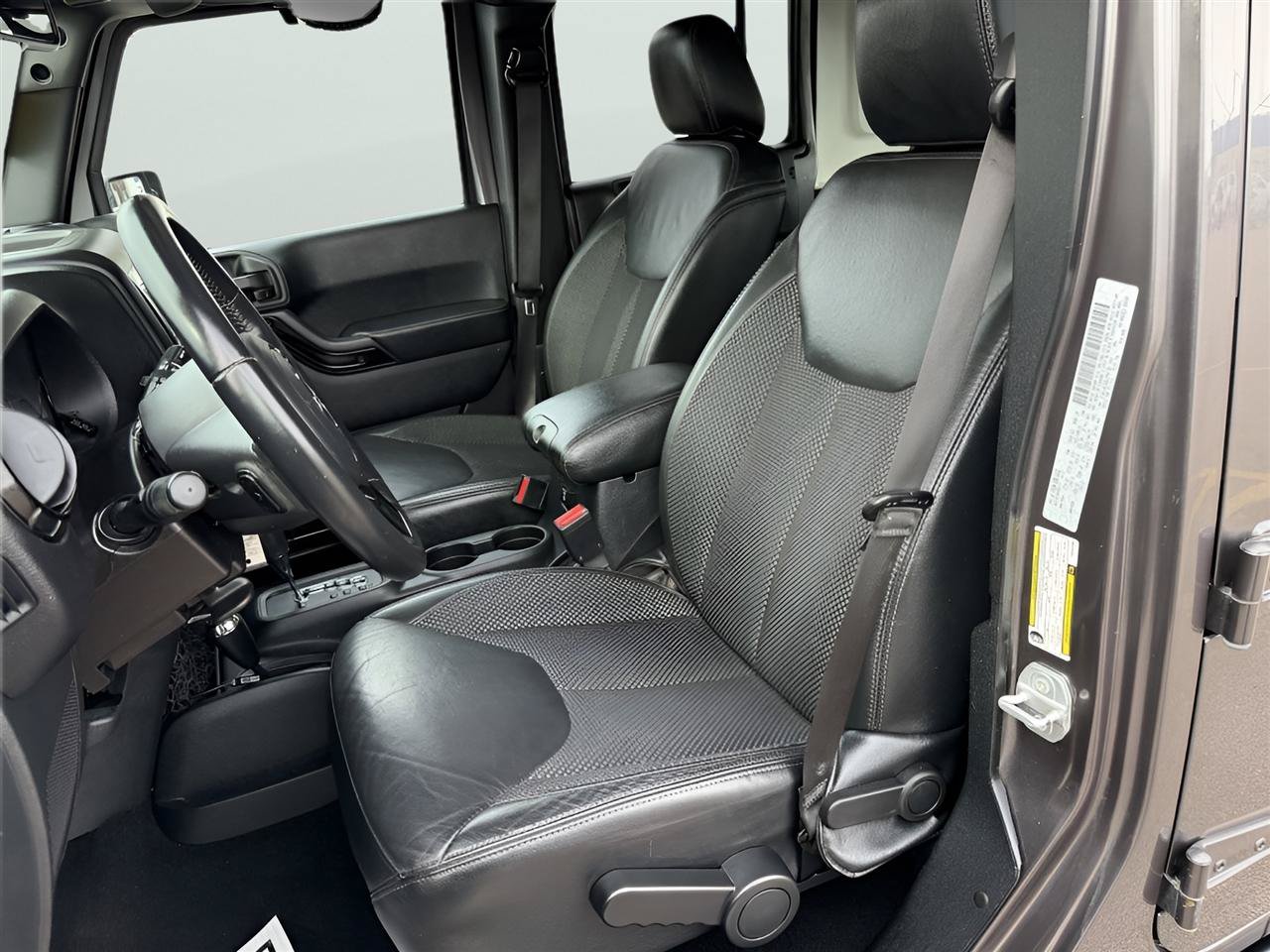 Used 2016 Jeep Wrangler Unlimited Sahara AWD/4WD image 13