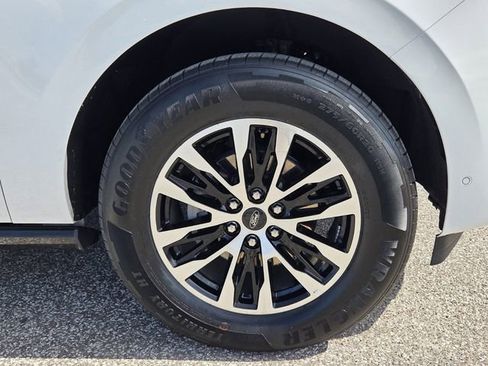 Certified 2025 Ford Expedition Platinum AWD/4WD image 11