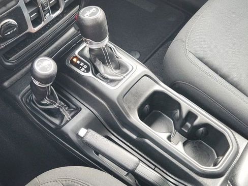 Used 2019 Jeep Wrangler Unlimited Sahara image 22