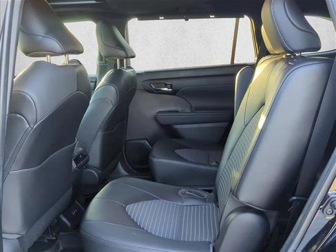 Certified 2022 Toyota Highlander XSE image 23