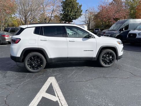 New 2026 Jeep Compass Latitude image 10