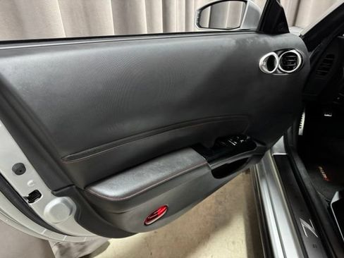Used 2007 Nissan 350Z NISMO RWD image 11