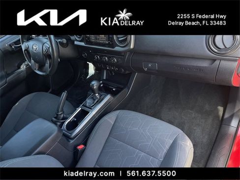Used 2019 Toyota Tacoma TRD Sport image 9