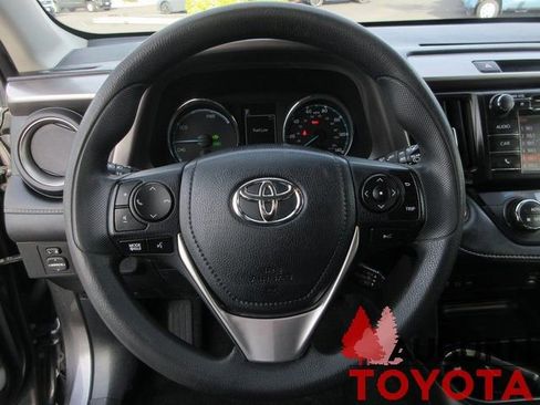 Used 2018 Toyota RAV4 LE image 13