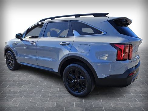 Used 2023 Kia Sorento S image 5