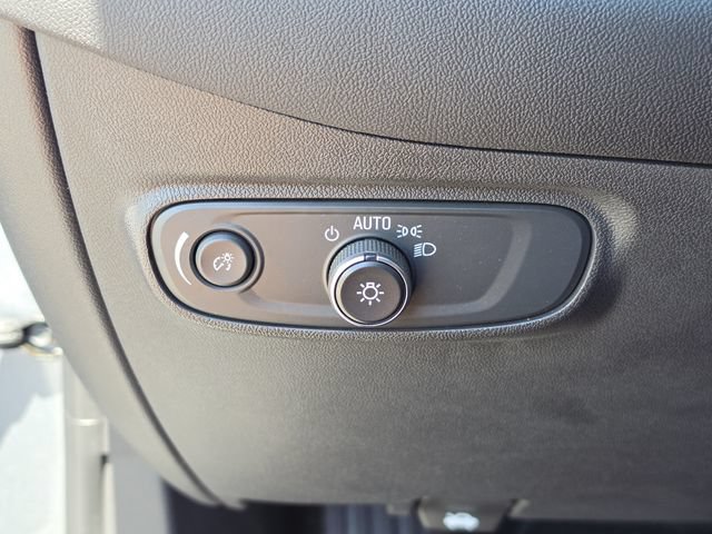 Used 2023 Chevrolet Equinox RS w/ RS Leather Package FWD image 31