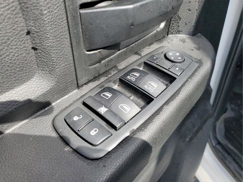 Used 2018 RAM 2500 Tradesman w/ Chrome Appearance Group image 17