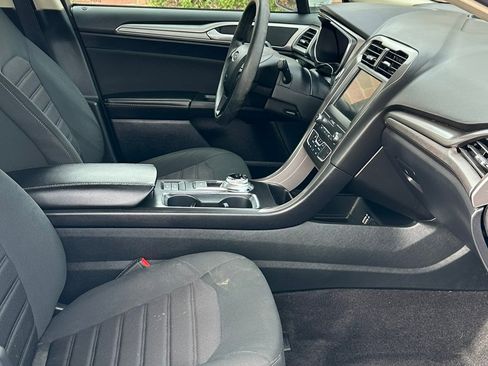 Used 2020 Ford Fusion SE image 10
