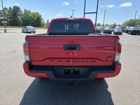 Used 2021 Toyota Tacoma TRD Off-Road w/ Technology Package AWD/4WD image 7