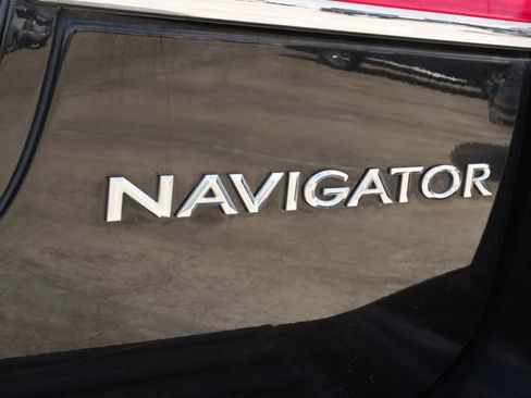 Used 2014 Lincoln Navigator 4WD image 19
