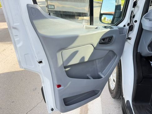 Used 2019 Ford Transit 250 130 Low Roof RWD image 17