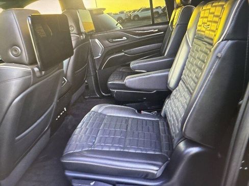 Used 2022 Cadillac Escalade ESV Sport Platinum image 11