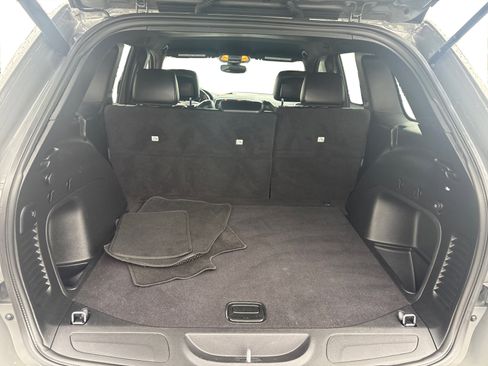 Used 2022 Jeep Grand Cherokee Laredo X image 11