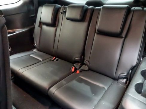 Used 2019 Toyota Highlander XLE image 13