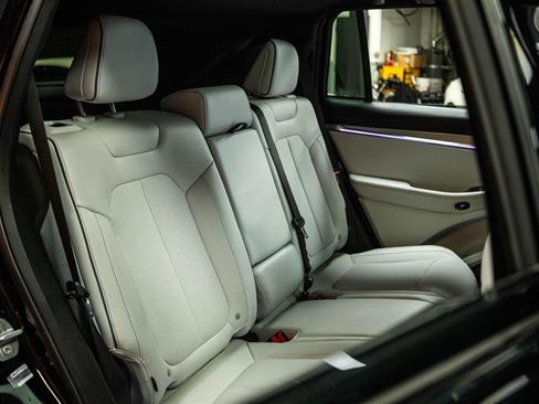 Used 2025 Jeep Wagoneer S Limited image 11