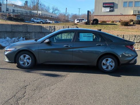 New 2026 Hyundai Elantra SE image 6
