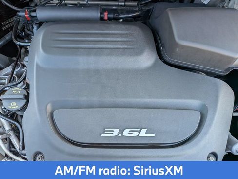 Used 2017 Chrysler Pacifica Touring w/ Tire & Wheel Group FWD image 13