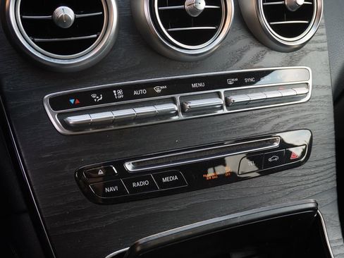 Used 2018 Mercedes-Benz GLC 300 4MATIC image 22