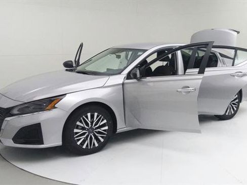 Certified 2024 Nissan Altima 2.5 SV image 15