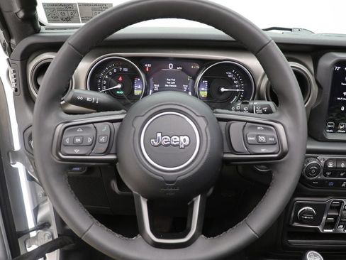 Used 2023 Jeep Wrangler Unlimited w/ Sun & Screen Package image 17