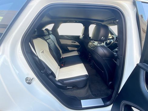 Used 2023 Bentley Bentayga AWD/4WD image 26