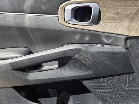 Certified 2023 Kia Sorento EX image 25