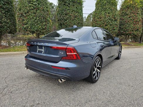Used 2020 Volvo S60 T5 Momentum image 5