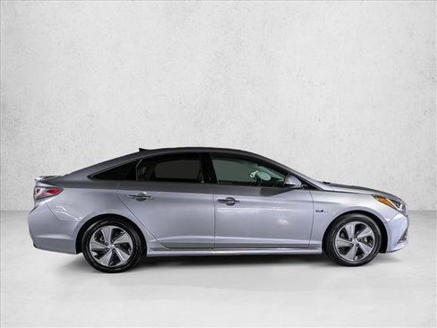 Used 2016 Hyundai Sonata Limited w/ Option Group 02 FWD image 4