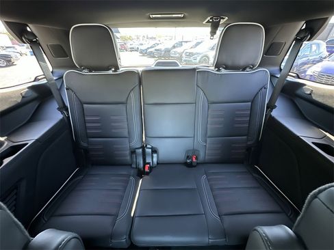 Used 2025 GMC Yukon AT4 Ultimate image 24