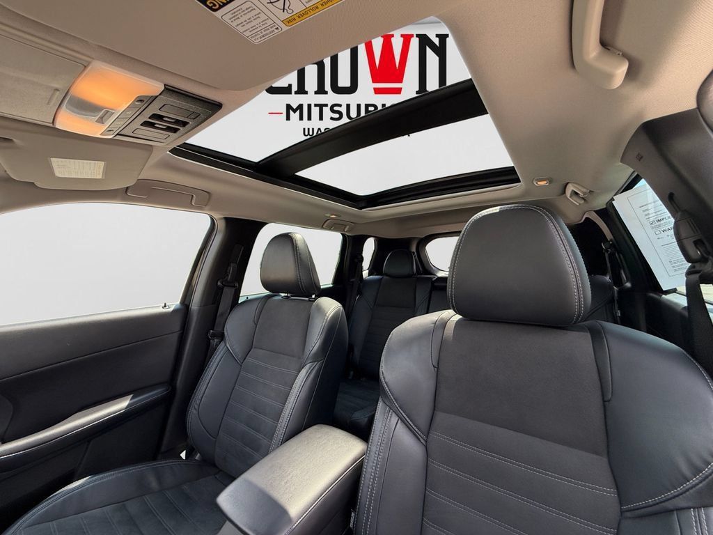 Used 2023 Mitsubishi Outlander 4WD Plug-In Hybrid image 19