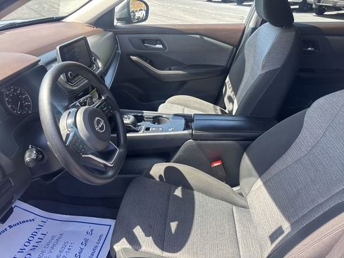 Used 2022 Nissan Rogue SV FWD image 8