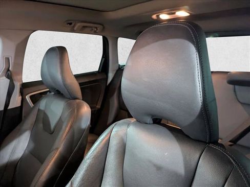 Used 2016 Volvo XC60 T5 Premier image 14