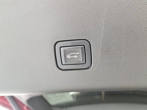 Used 2022 Chevrolet Traverse Premier w/ Redline Edition AWD/4WD image 33