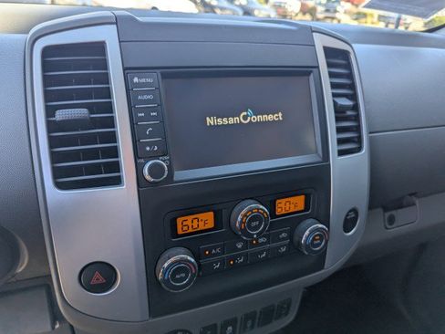 Used 2021 Nissan Frontier SV image 11